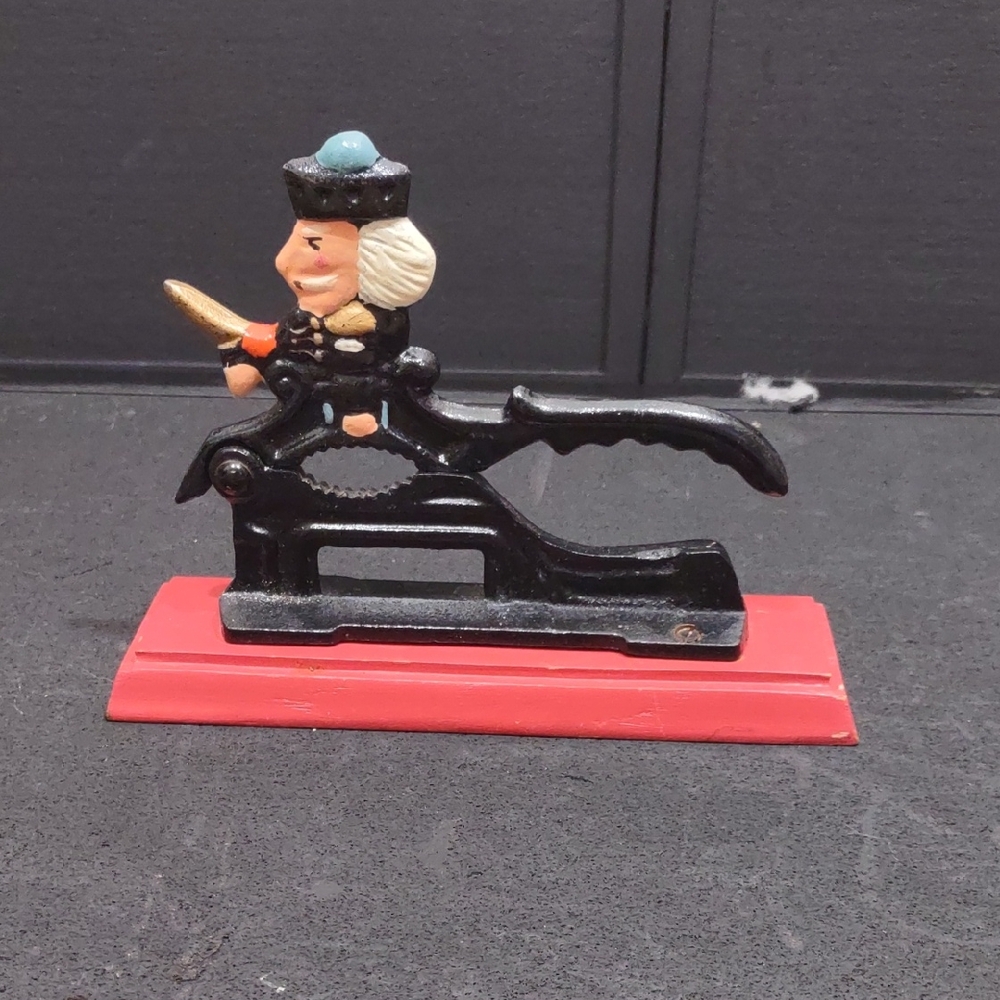 USED VINTAGE CAST IRON HAS WEAR NUT CRACKER PLEASE SEE PHOTS